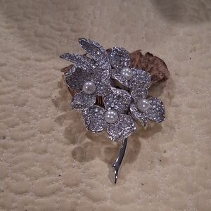 Hutton Wilikinson Silvertone Faux Pearl Brooch